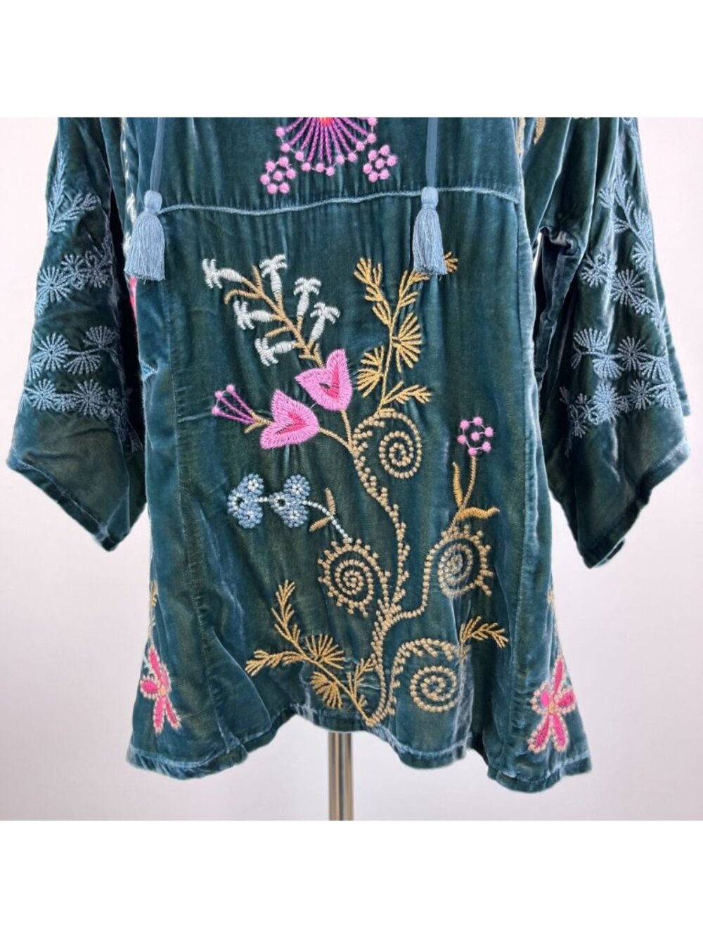 NWOT Johnny Was Silk Blend Velvet Floral Embroidered Tunic Blouse Green Size M - Picture 12 of 16